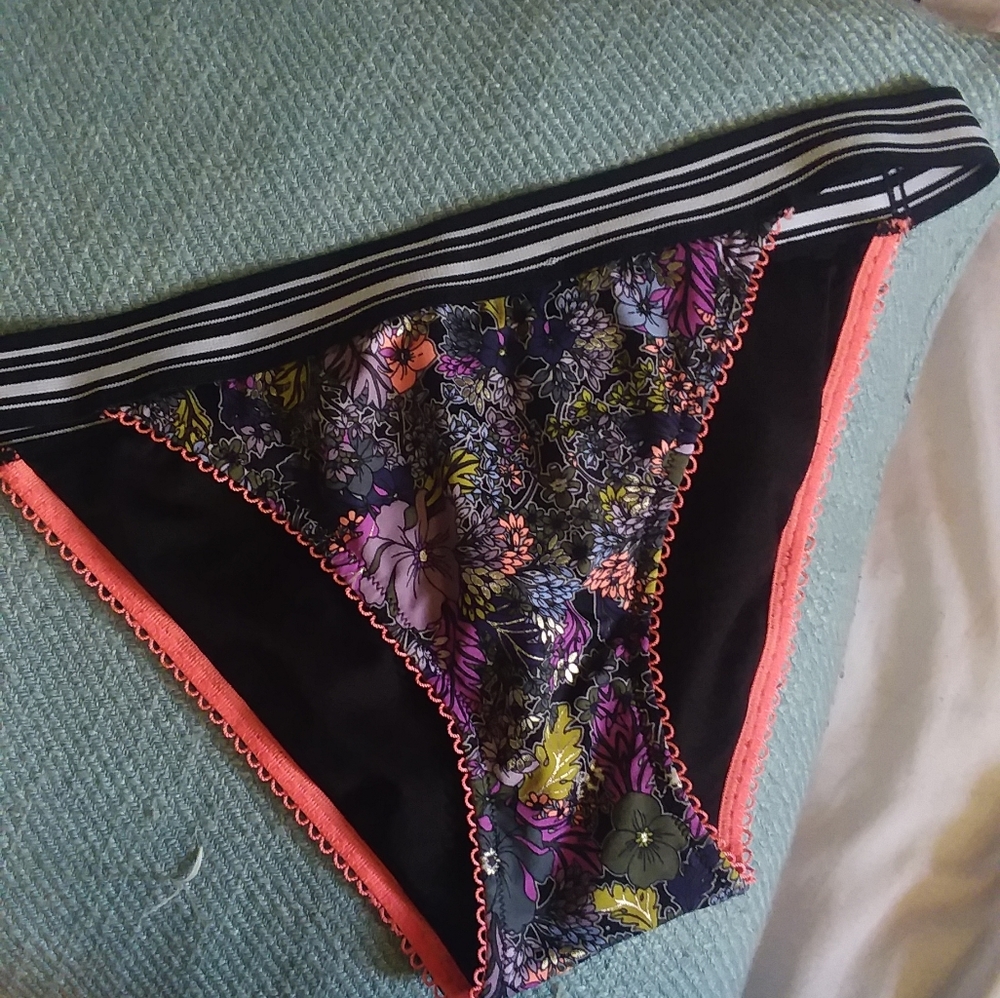 Victoria Secret Bikini - Picture 6 of 6